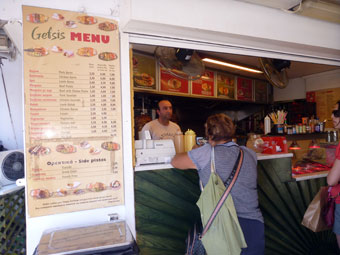The grill house Gefsis Souvlaki in Fira