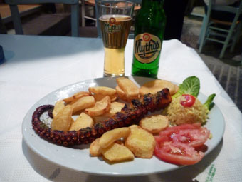 Tavern Ligo Krasi Ligo Thalassa