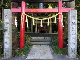 新屋山神社