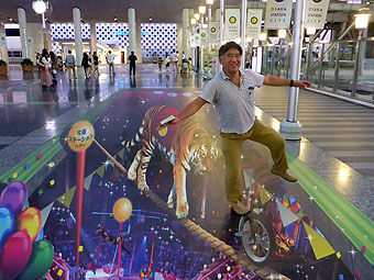 JR大阪駅「時空（とき）の広場」